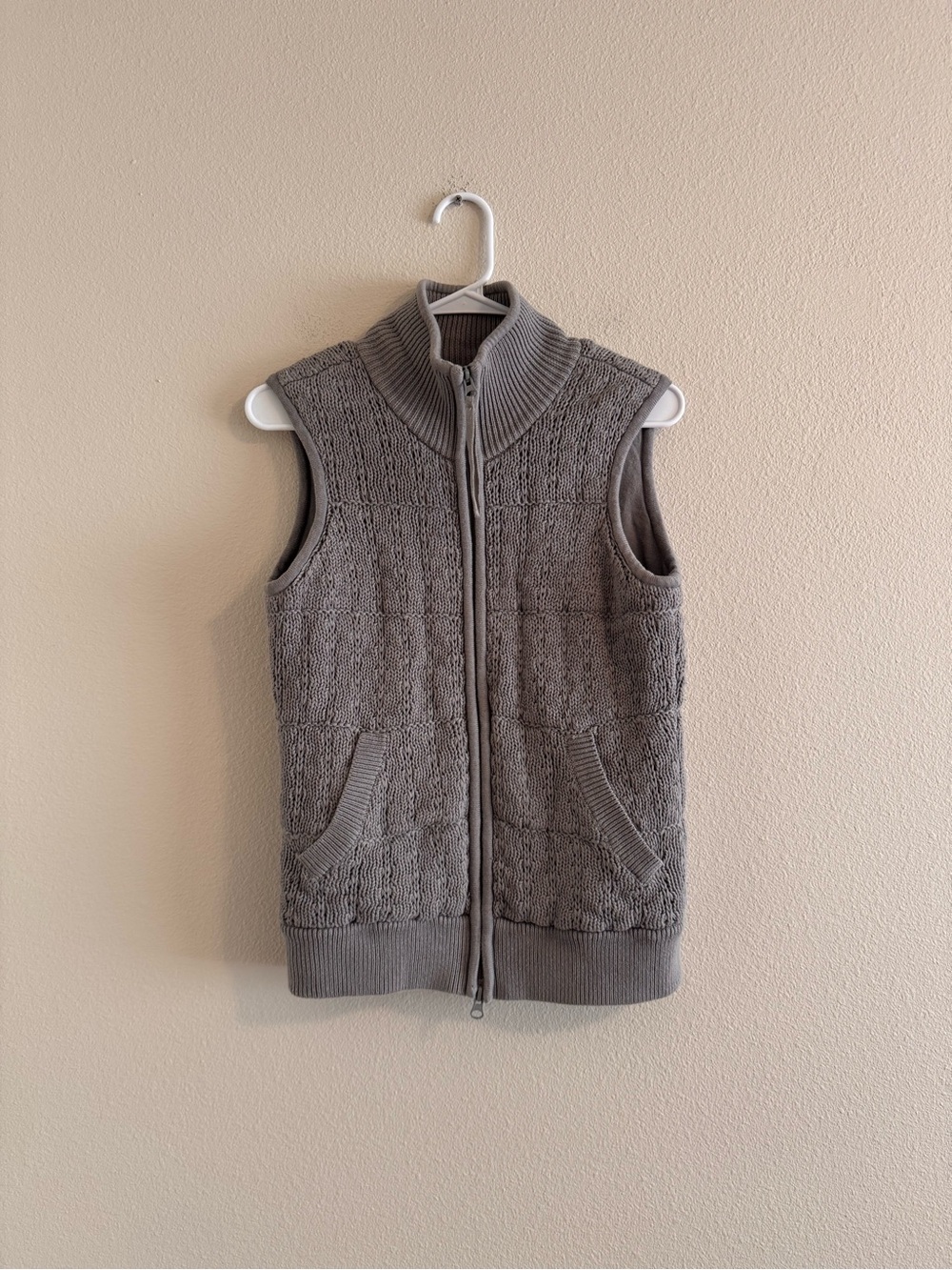Athleta Taupe Gray Knit Zip-Up Sleeveless Vest
